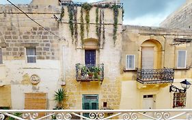 Narrow Street Suite